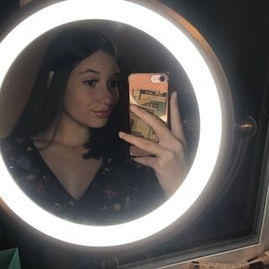 Meet your Posher, Isabel